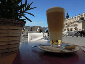 cracovia-cracovia-polaca-bebida-de-cafe-taza-de-cafe