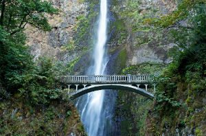 puente-multnomah-falls_fJk14wd_resize